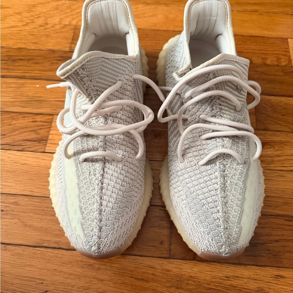 adidas Yeezy Boost 350 V2 – Light / UV Reactive - Picture 2 of 9